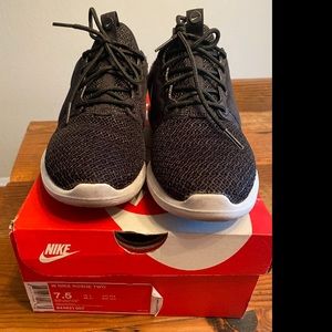Nike Roshe Two - worn less than 10 x - great condition
